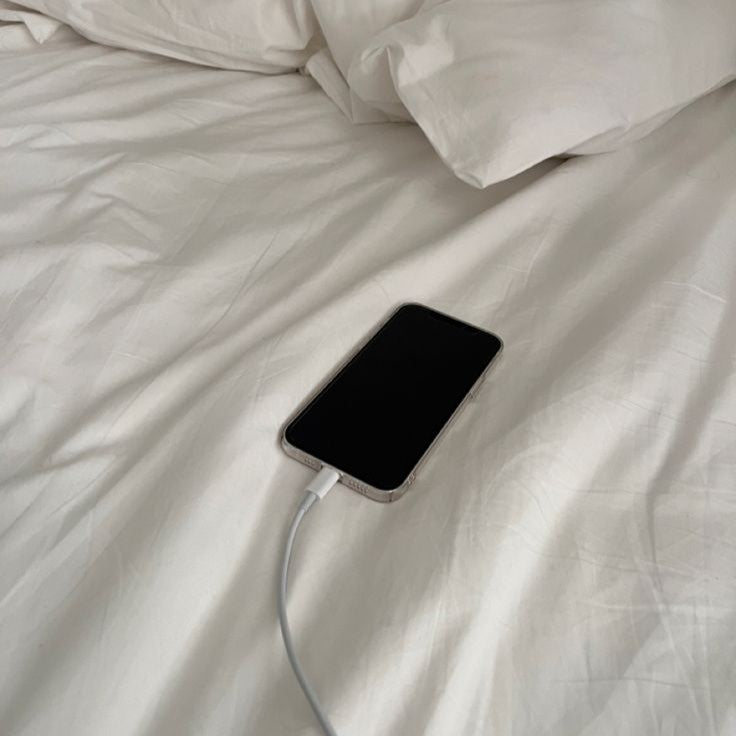 Móvil antes de dormir: cómo afecta a tu sueño